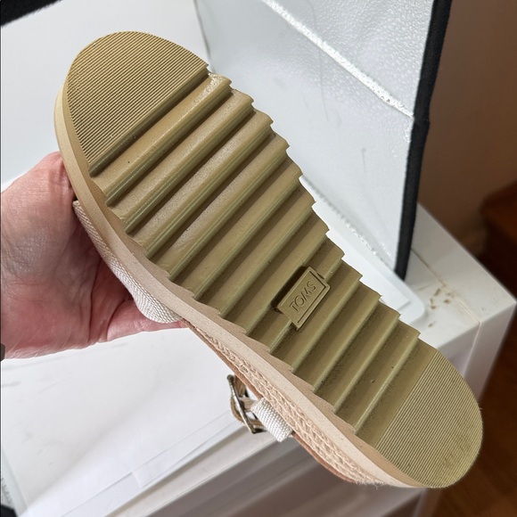 TOMS WEDGE CANVAS RUBBER SANDALS WOMENS SIZE 8. LIKE NEW - Picture 8 of 16